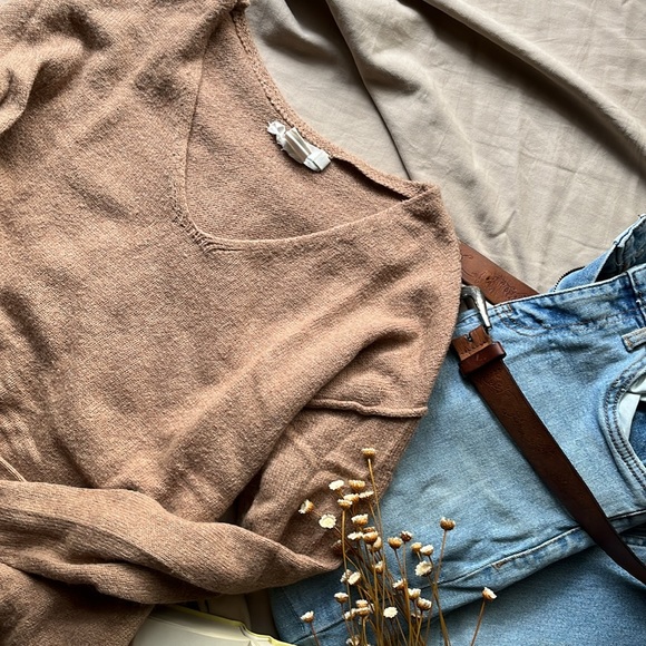 H&M V Neck Sweater - Picture 1 of 5